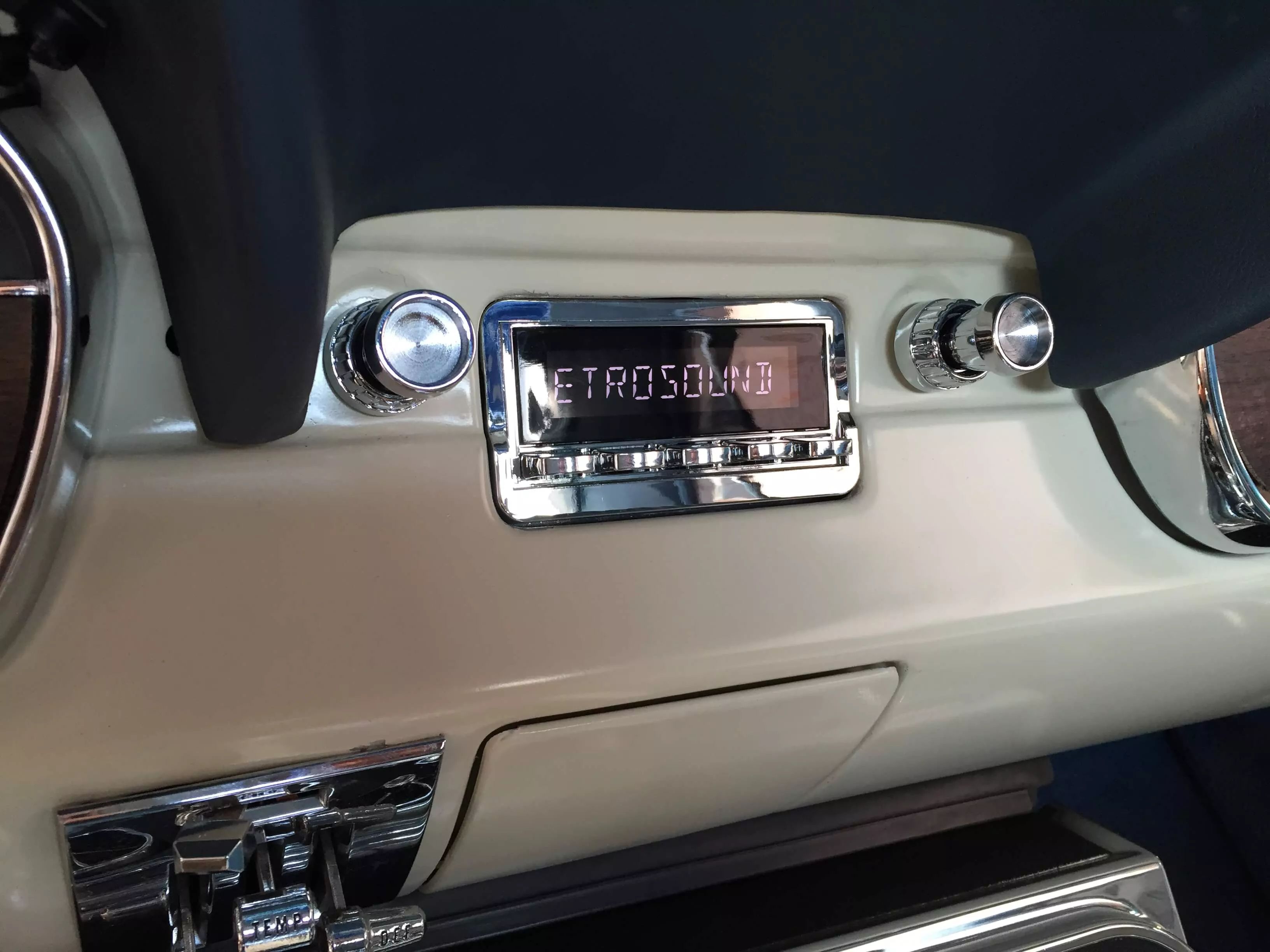 IMG_126556fbfa80dc3315a2d972f1d0d6 Autoradio für Ford Mustang 1964-66 mit DAB+, USB und Bluetooth Retrosound San Diego