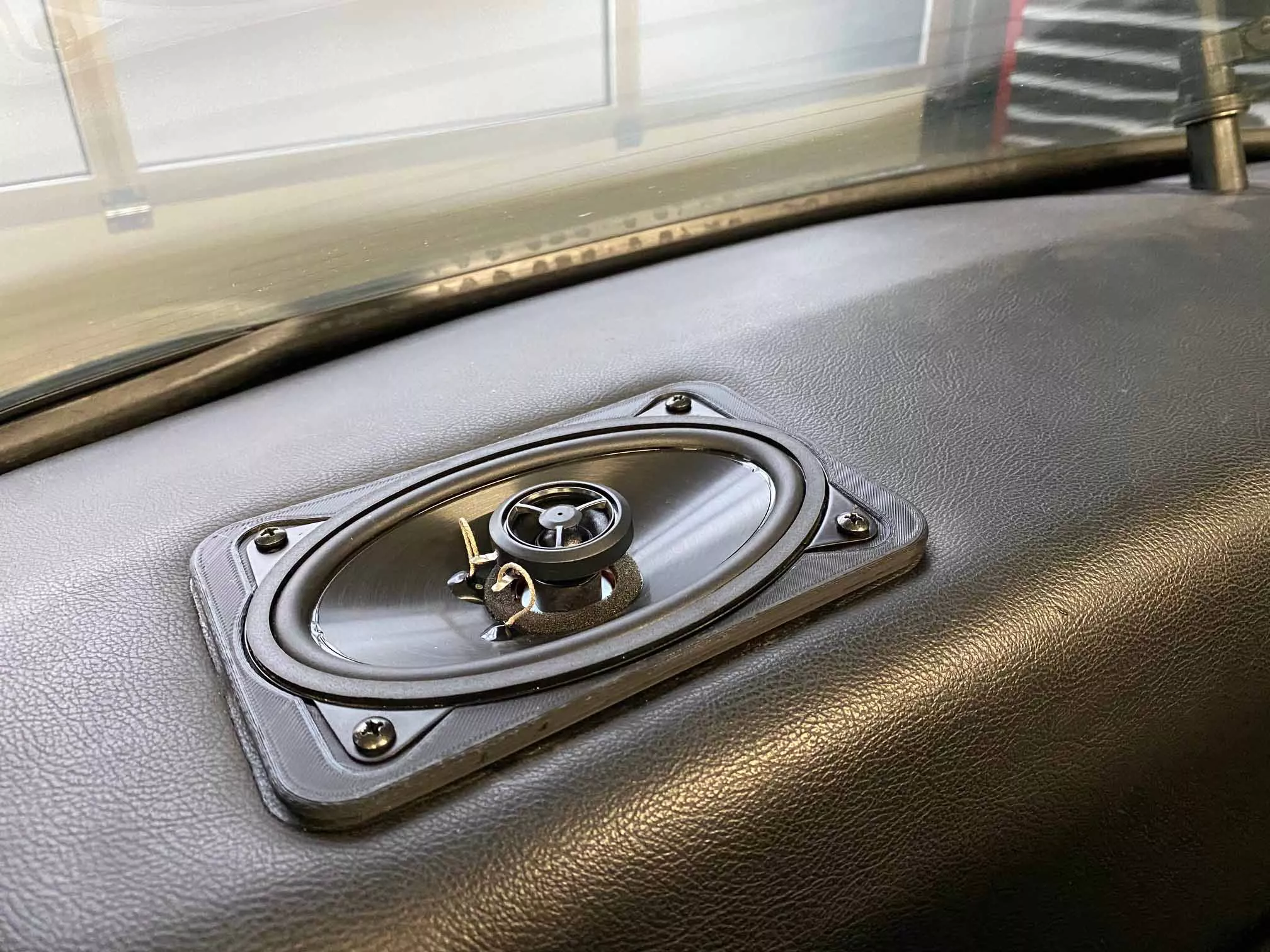 Porsche_911_Ersatzlautsprecher_Heck_Coupe_2