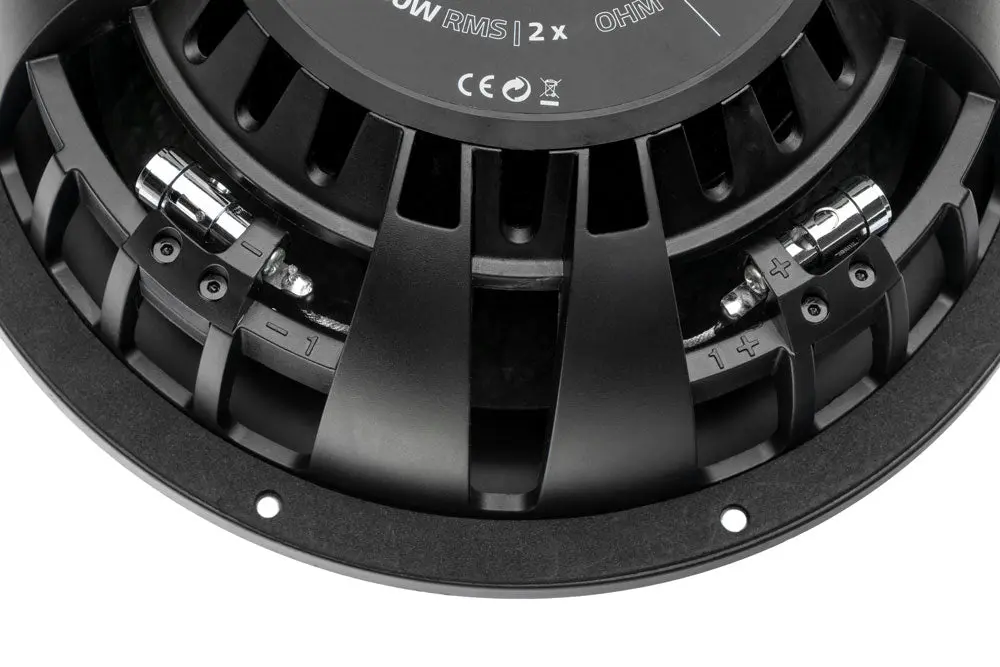 Anschlussklemmen des OPTION AIR-F10-D8 Subwoofers mit Dual-Voice-Coil und vergoldeten Lautsprecheranschlüssen