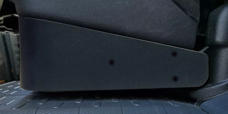 SWC-D84S_Subwoofer-System-for-Ducato-Vehicle-Compatibility Der Alpine Subwoofer fügt sich nahtlos in die Mittelkonsole in Ihrem Ducato ein.