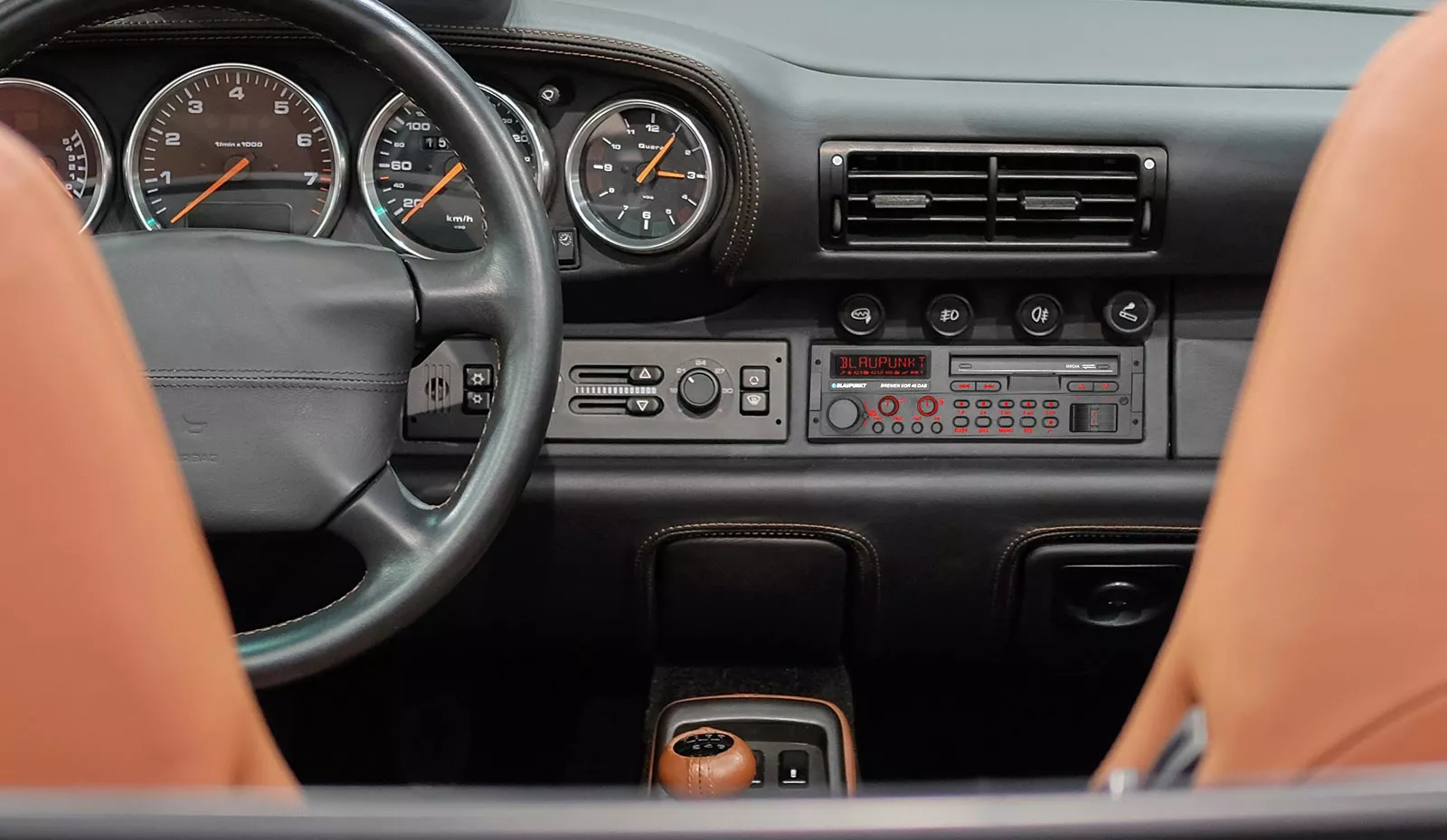 blaupunkt_bremen_sqr_46_dab_autoradio_youngtimer_eingebaut Beispielhafter Einbau des Blaupunkt Bremen SQR 46 DAB+ Youngtimer Autoradios in einem Youngtimerfahrzeug