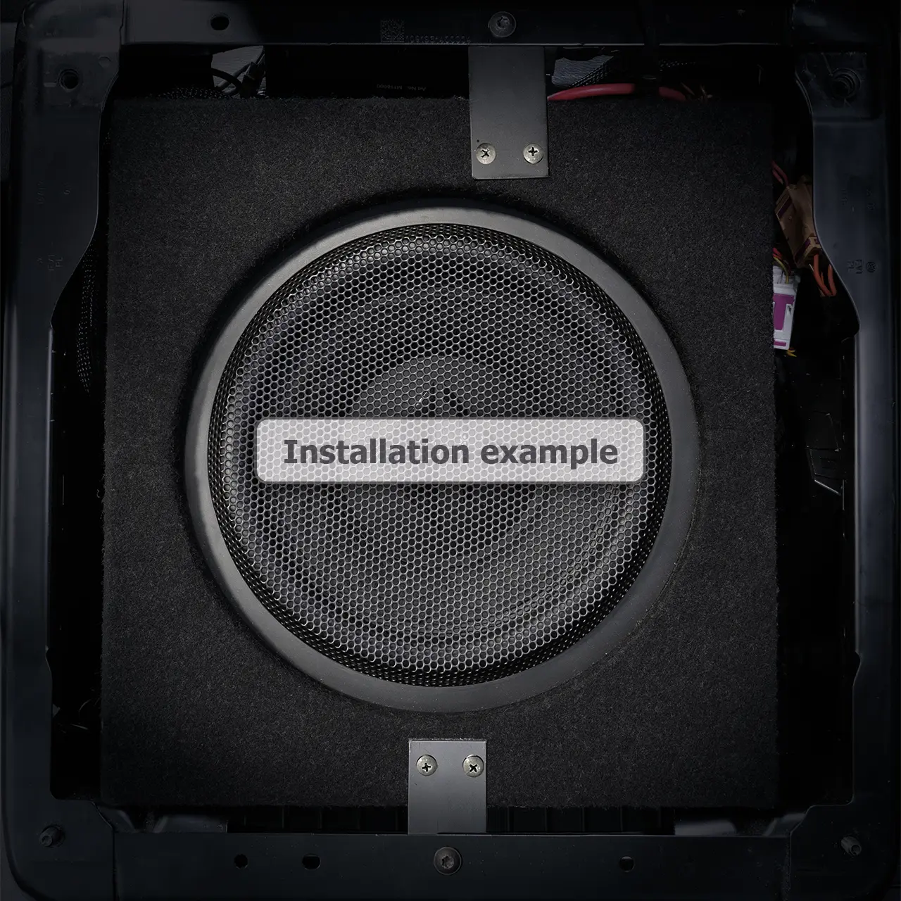 HELIX IK EC10.1-DVC2 VW MULTI-TRANS Gehäuse-Subwoofer eingebaut im Fahrzeug