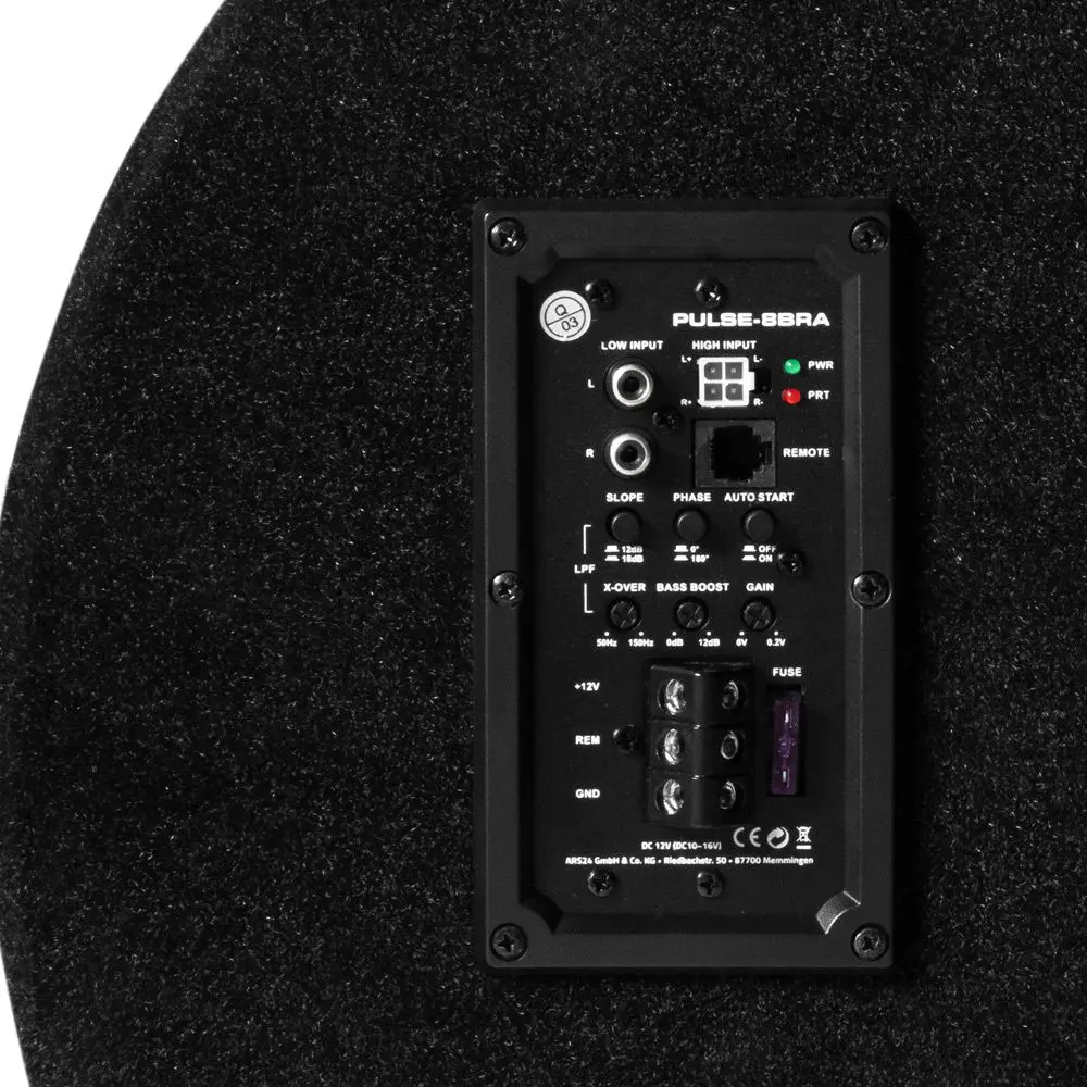 OPTION PULSE-8BRA Anschlüsse und Bedienelemente Anschlussfeld des OPTION PULSE-8BRA Aktiv-Subwoofers mit Cinch-Eingängen, High-Level-Eingang sowie Reglern für Gain, Tiefpass, Phase und Bass Boost