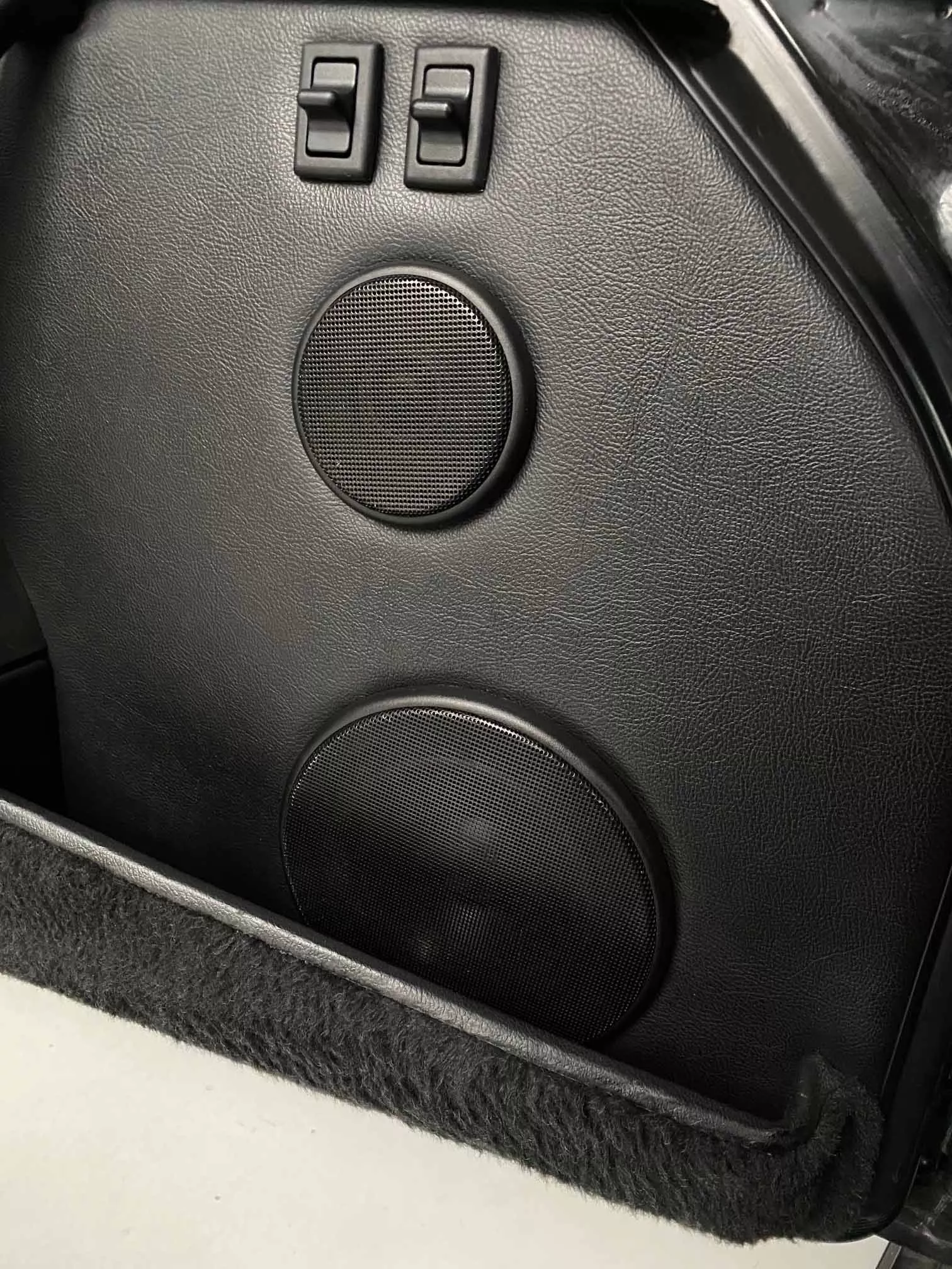 Porsche_911_Ersatzlautsprecher_Komplettset_Coupe_2