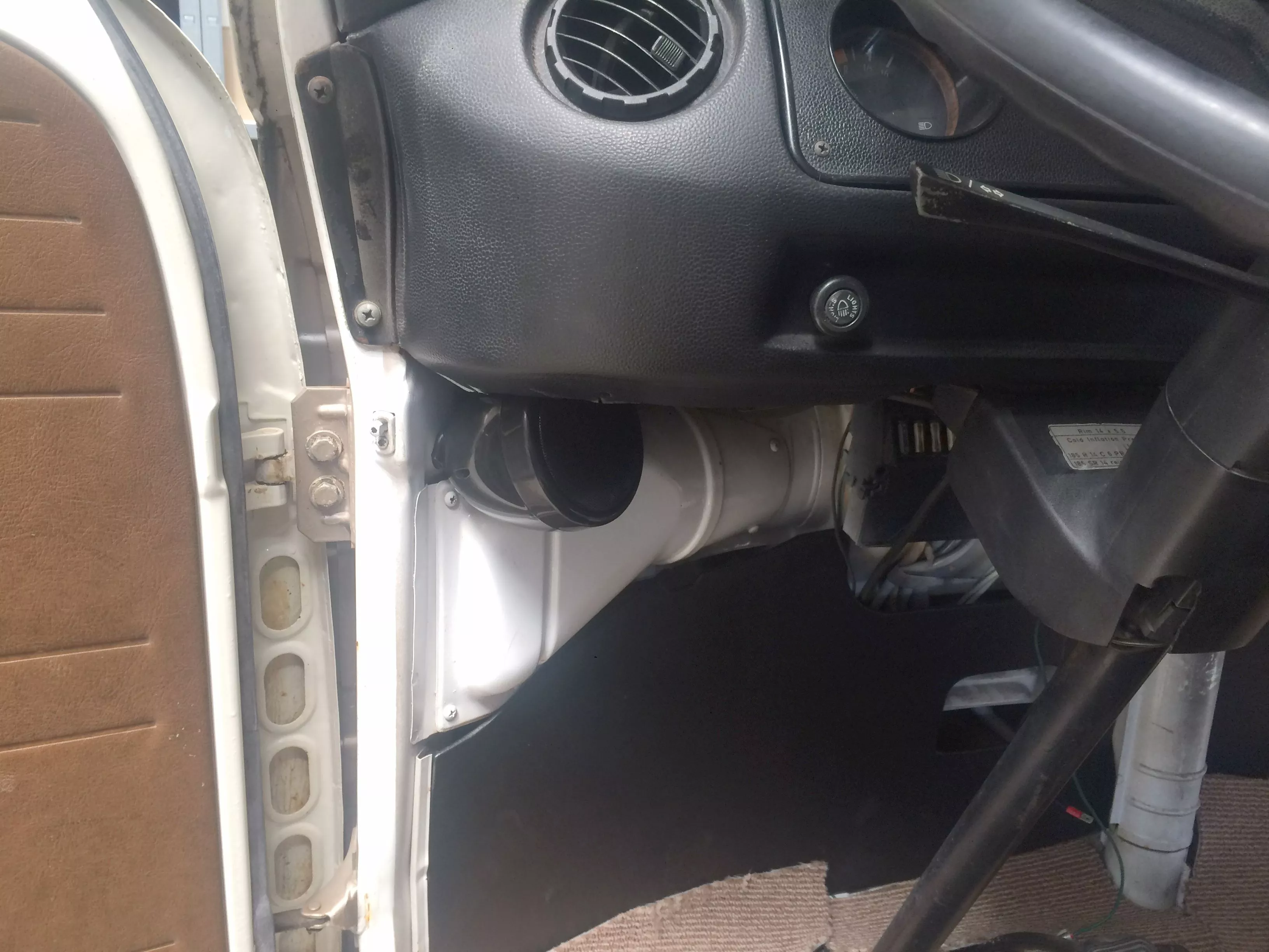 IMG_0828 QX-75 Premium Aufbaulautsprecher, 7cm, schwarz im Bully T2