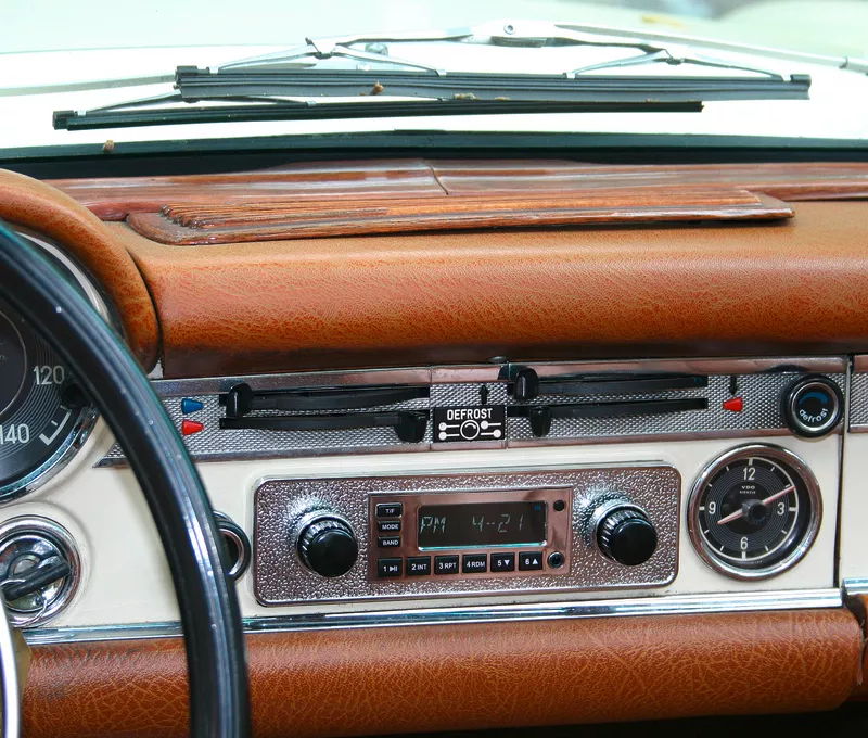 rsp-302_b_1 Retrosound Frontblende - "Euro-DIN-Chrom"