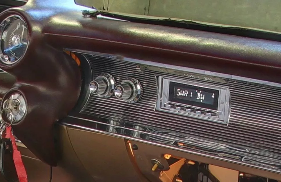 cadillac RETROSOUND Einbaurahmen 1955-57 T-Bird plate