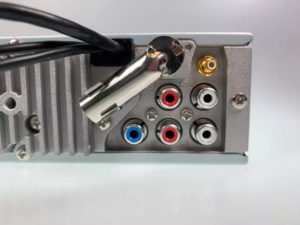 blaupunkt-bremen-sqr-46-dab-youngtimer-autoradio-3 UKW Antennenanschluss, Cinch-Verstärker-Ausgänge, DAB+ Antennenanschluss