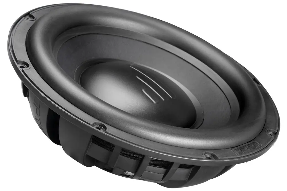 OPTION AIR-F10-D8 25 cm Subwoofer mit Neodym-Magnet in Schrägansicht für Car-HiFi-Anwendungen