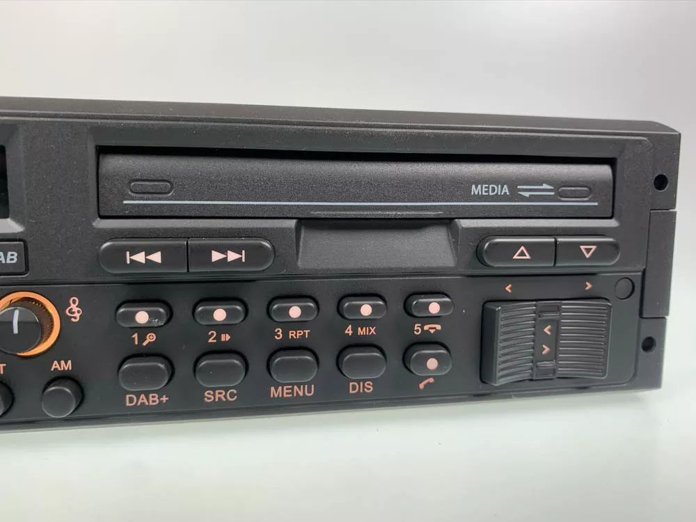 blaupunkt-bremen-sqr-46-dab-youngtimer-autoradio-6 Blaupunkt Bremen SQR 46 DAB mit geschlossener Blende