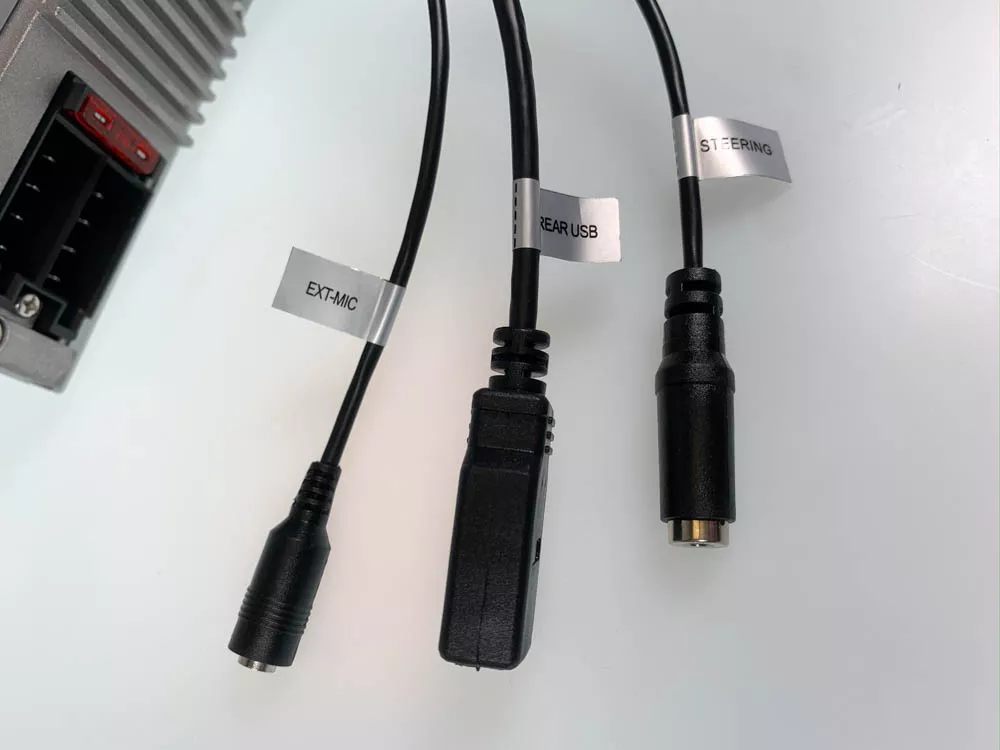 blaupunkt-bremen-sqr-46-dab-youngtimer-autoradio-2 Mikrofonanschluss, Rear USB Eingang und Lenkradfernbedienungseingang