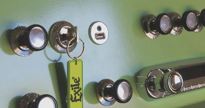 USB-PORT-C_b_2 USB-Einbau-Port mit 3,5mm-Klinkenbuchse, verchromt