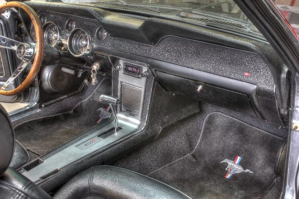 mustang_68_3 RETROSOUND Einbaurahmen "1967-73 Mustang bezel"