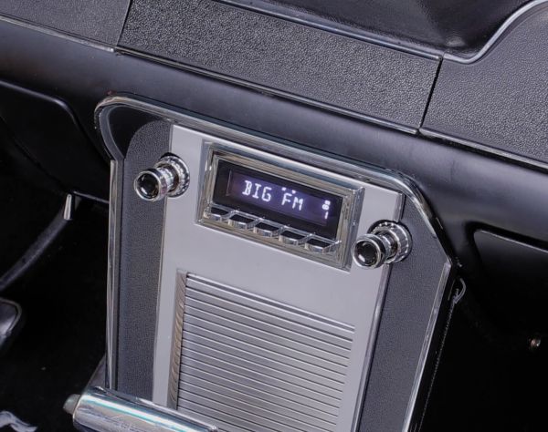 Autoradio für Ford Mustang 1967-73 mit DAB+, USB und Bluetooth Retrosound San Diego
